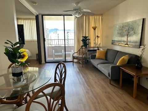 Island Vacations Aparthotel โฮโนลูลู ภายนอก รูปภาพ